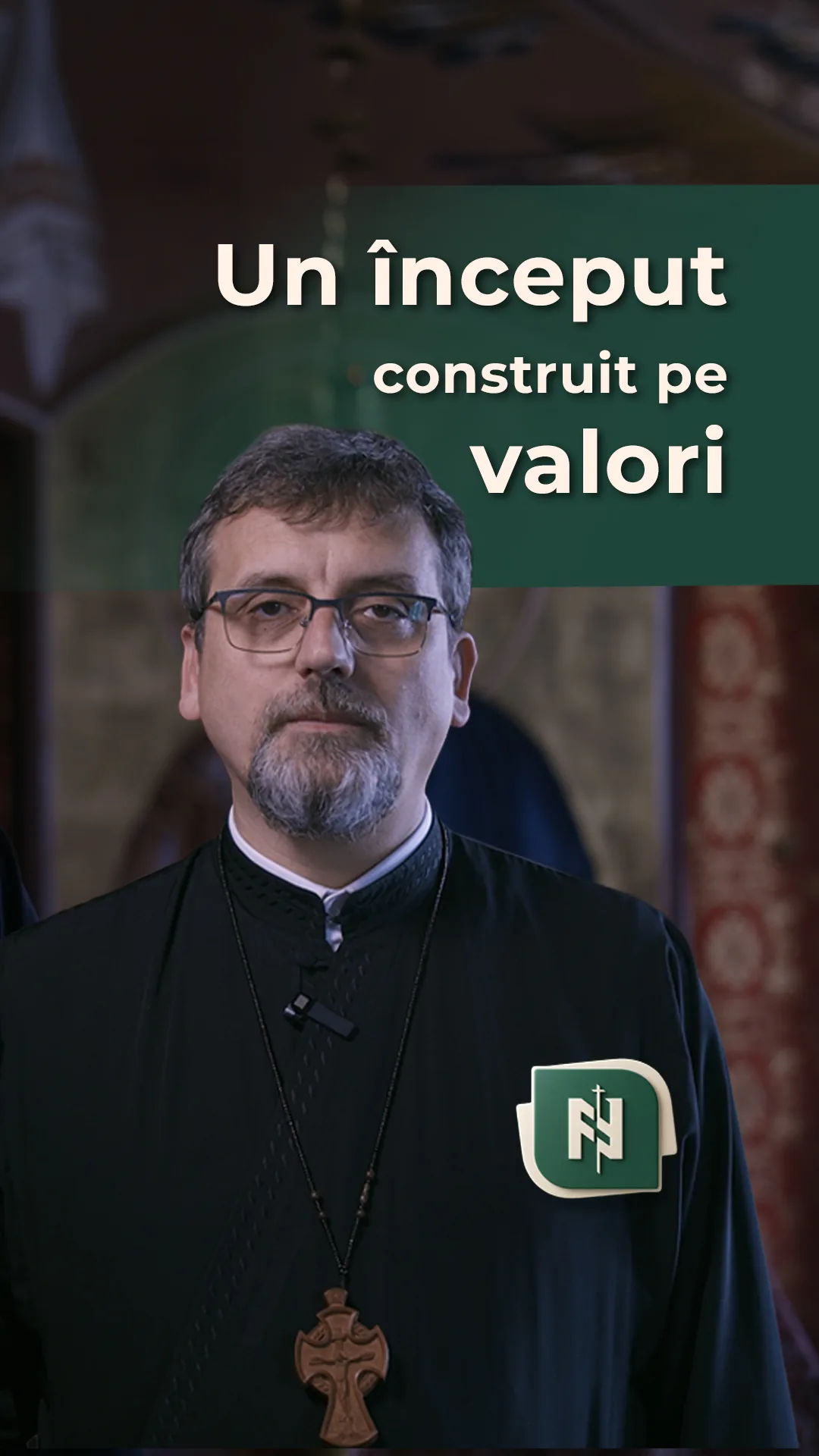Coperta filmului „Un început construit pe valori” din campania de admitere a Liceului Ortodox, cu sigla școlii.