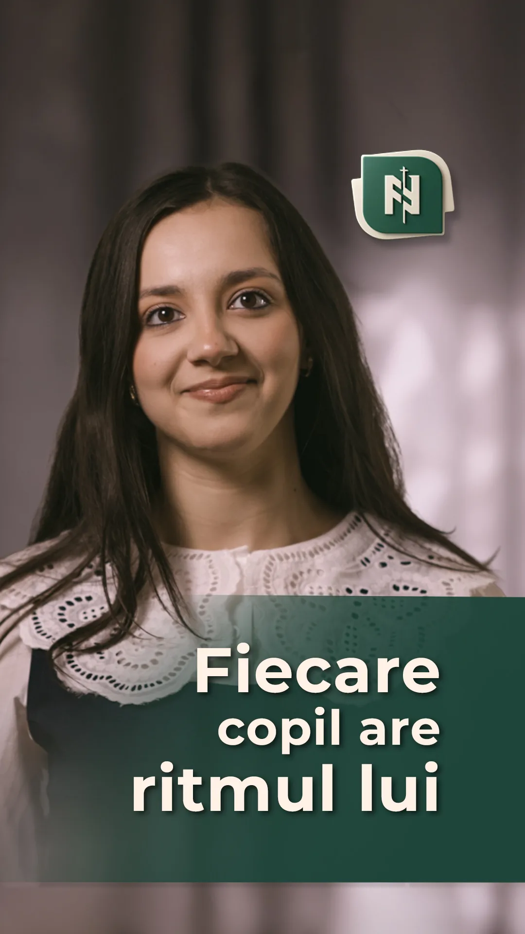 Coperta filmului „Fiecare copil are ritmul lui” din campania de admitere a Liceului Ortodox, cu sigla școlii.